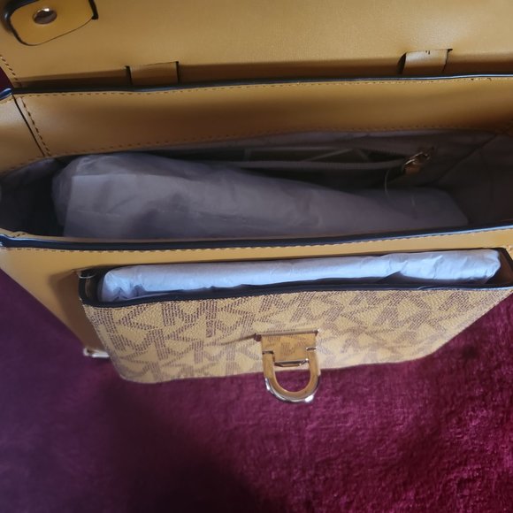 Michael Kors Manhattan Satchel - Picture 6 of 11